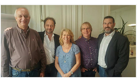 B LIVE ACQUIERT MELPOMEN