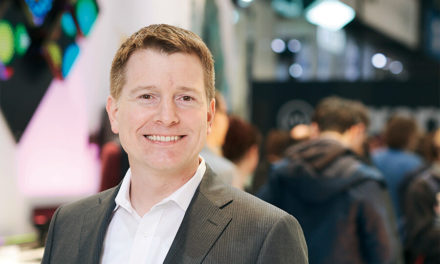 UN DIRECTEUR DES NOUVELLES TECHNOLOGIES CHEZ ADAM HALL