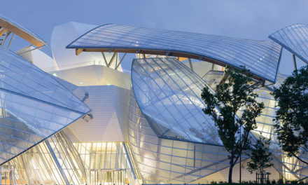 MISE EN LUMIÈRE À LA FONDATION LOUIS VUITTON