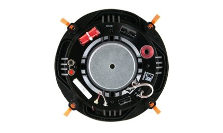 UN SUBWOOFER DANS LE PLAFOND