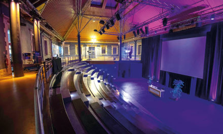 ROBERT JULIAT ILLUMINE L’AMPHI