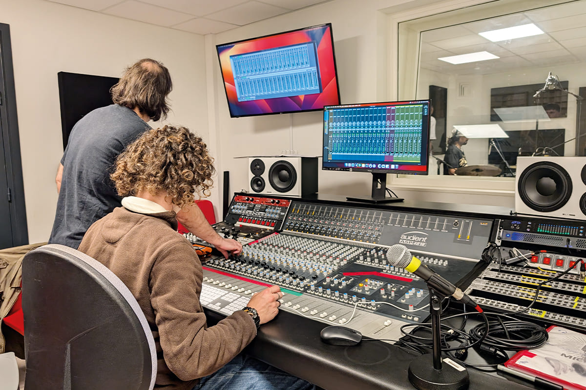 44 SONOMAG NEWS 3iS 44 SONOMAG NEWS 3iS