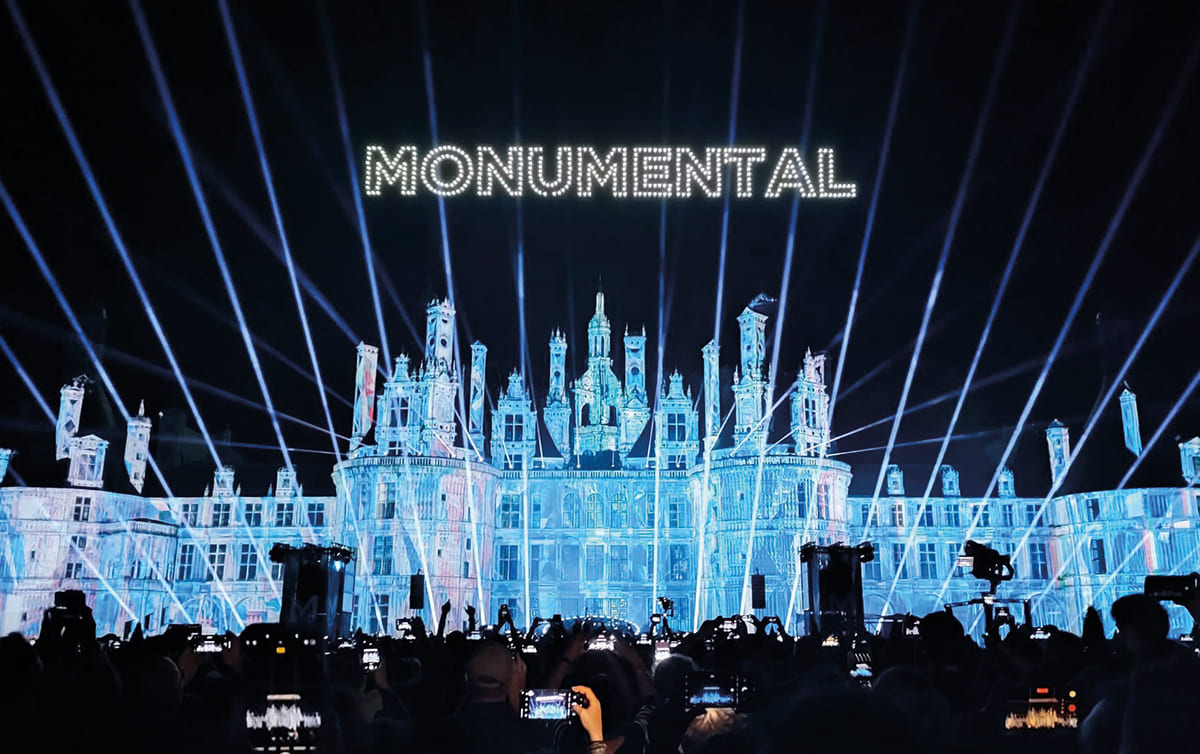 36 SONO MAGAZINE NEWS ROBE iBOLT WTF MEGAPOINTE Monumental Tour Chambord 36 SONO MAGAZINE NEWS ROBE iBOLT WTF MEGAPOINTE Monumental Tour Chambord