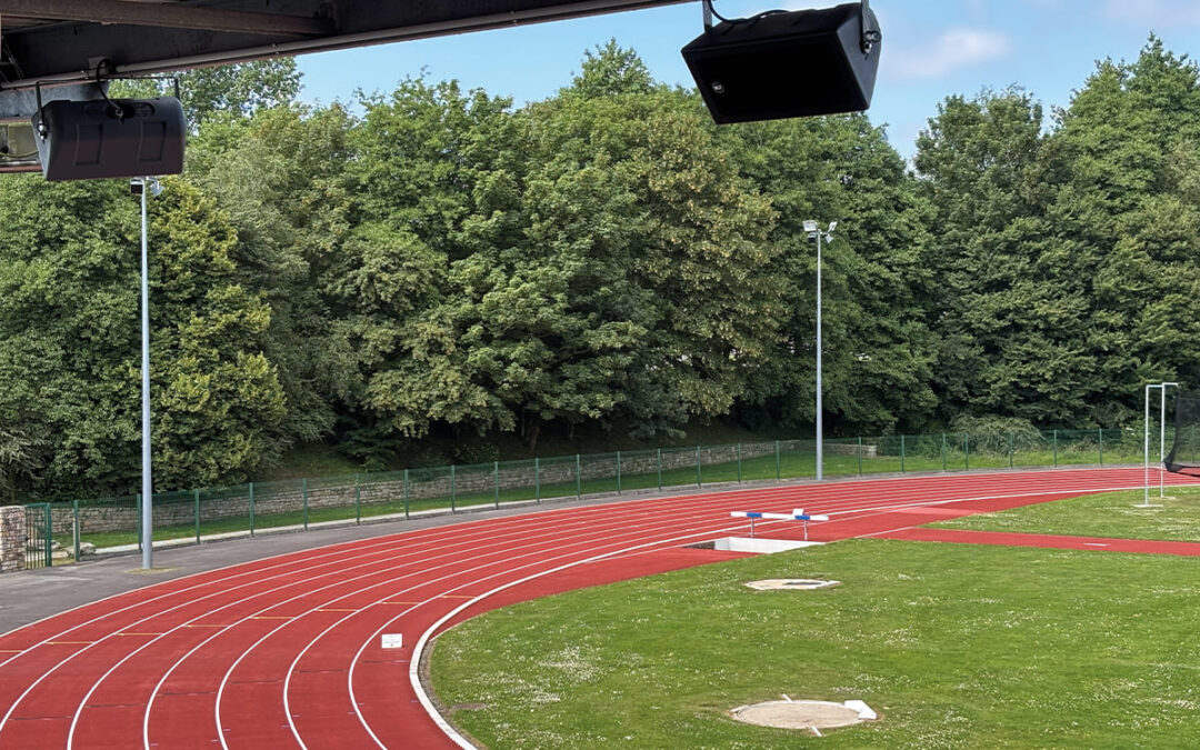 RCF équipe un stade breton