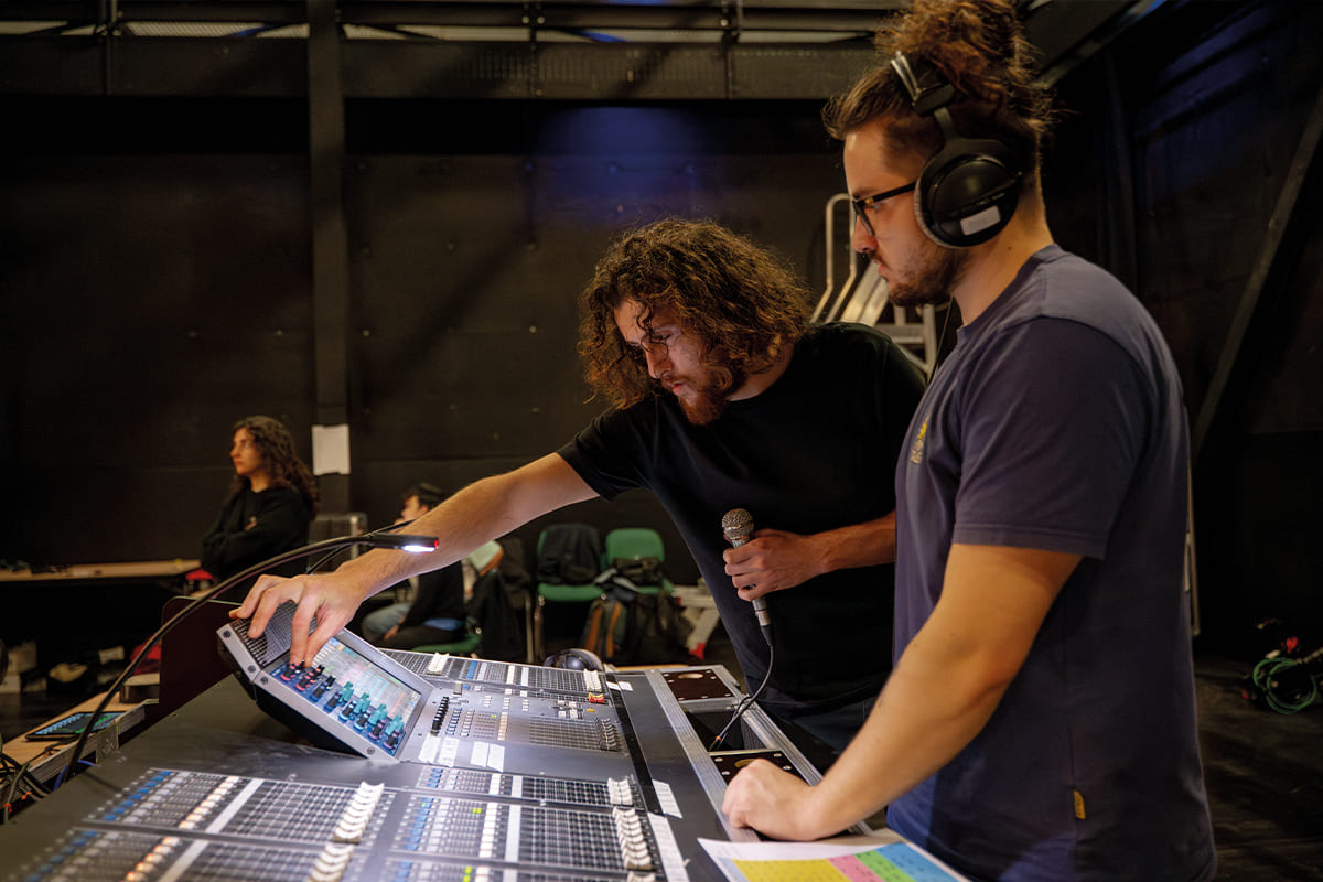 52 SONO MAGAZINE NEWS FORMATION ECOLE AIS Live Bachelor SON RNCP 52 SONO MAGAZINE NEWS FORMATION ECOLE AIS Live Bachelor SON RNCP