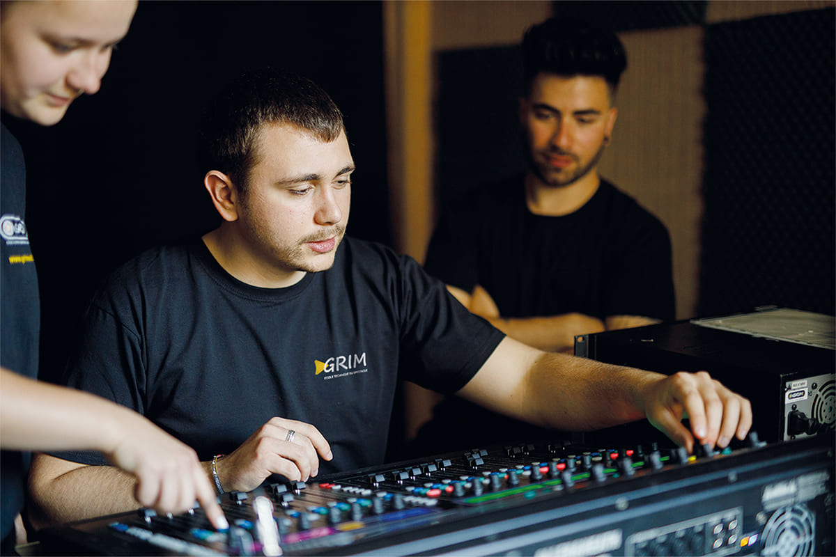 46 SONOMAG NEWS GRIM EDIF 46 SONOMAG NEWS GRIM EDIF