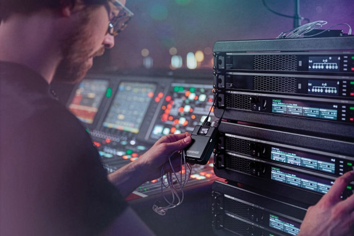 31 SHURE NEWS SONOMAG ADPSM ADTQ ADTD AD8C ADXR malerack mixer 2 Firefly Upscaler 2x 31 SHURE NEWS SONOMAG ADPSM ADTQ ADTD AD8C ADXR malerack mixer 2 Firefly Upscaler 2x